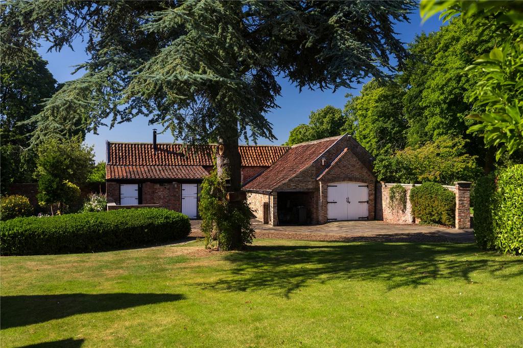 Garage/Outbuildings