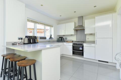4 bedroom detached house for sale, Limes Place, Upper Harbledown