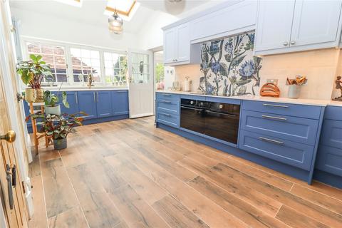 2 Alexandra Road, Andover, SP10 3AE