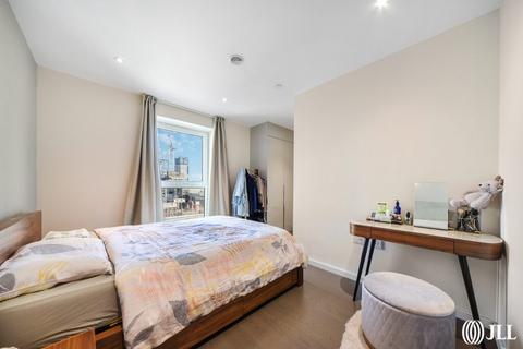 2 bedroom flat to rent, Glasshouse Gardens London E20