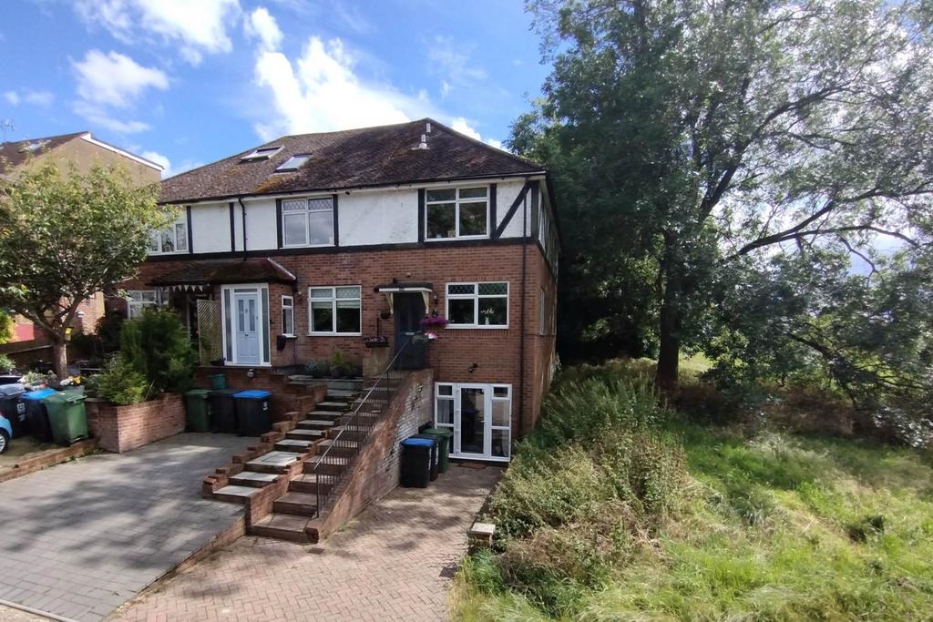 Mountfield Road, Hemel Hempstead 3 bed end of terrace house for sale