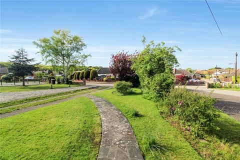 3 bedroom bungalow for sale, Thorndon Park Crescent, Leigh-on-Sea, Essex, SS9