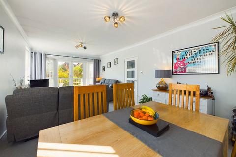 2 bedroom flat for sale, Wellington Court, Grand Avenue, Worthing, BN11