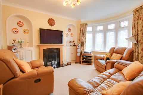 3 bedroom detached house for sale, SHOLING! KITCHEN/DINER! CONSERVATORY! A MUST SEE!