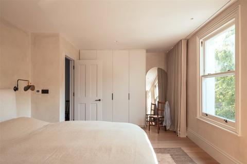 4 bedroom terraced house to rent, Spenser Road, London, SE24