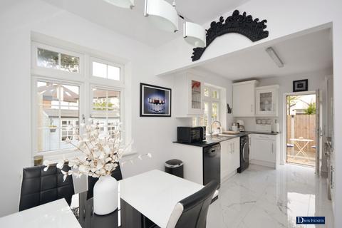 28 Squirrels Heath Road, Romford, RM3 0LJ