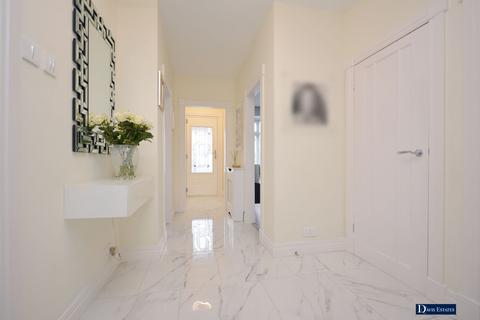 28 Squirrels Heath Road, Romford, RM3 0LJ