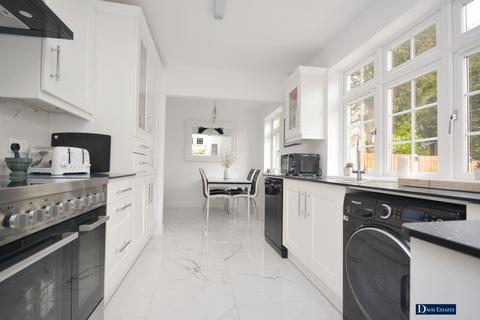 28 Squirrels Heath Road, Romford, RM3 0LJ