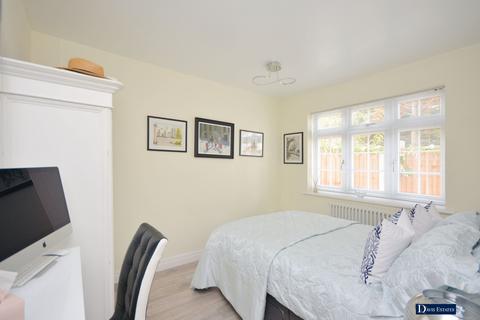 28 Squirrels Heath Road, Romford, RM3 0LJ