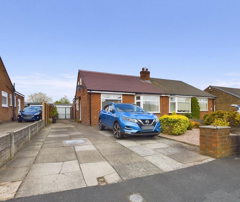 Brighouse Close, Ormskirk, L39 3NA 2 bed semidetached bungalow for