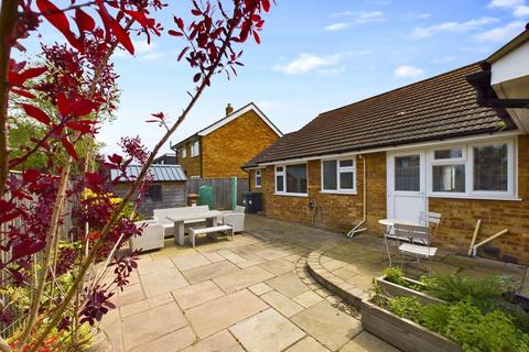 2 bedroom detached bungalow for sale, Doveleat, Chinnor