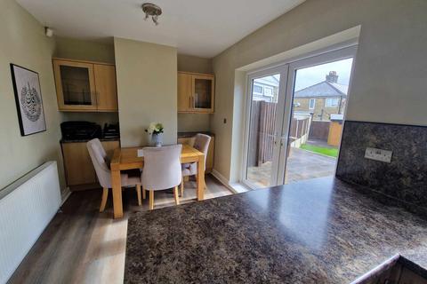 2 bedroom semi-detached house to rent, 26 Court Lane, Halifax, HX2