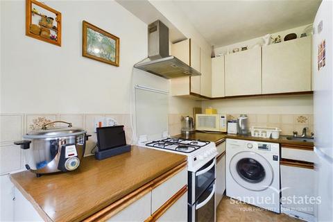 2 bedroom flat for sale, Ludford Close, Croydon, CR0