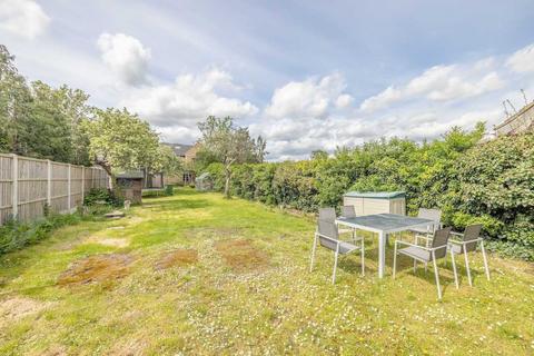 46 Fairfield Approach, Wraysbury, Staines, TW19 5DS