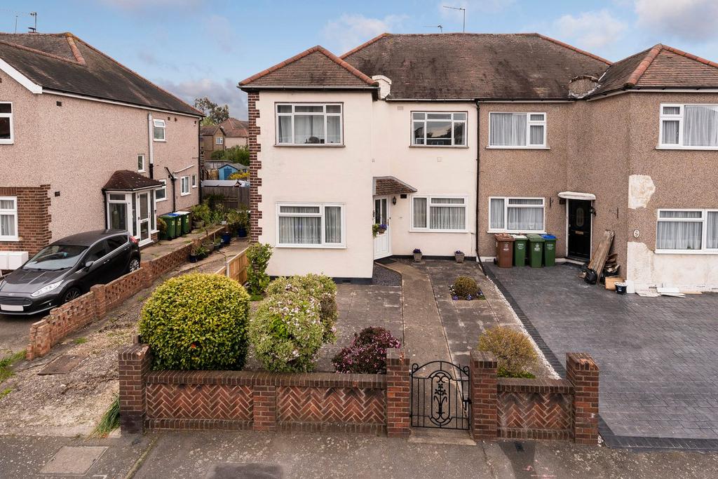 Herbert Road, Bexleyheath, DA7 2 bed £325,000