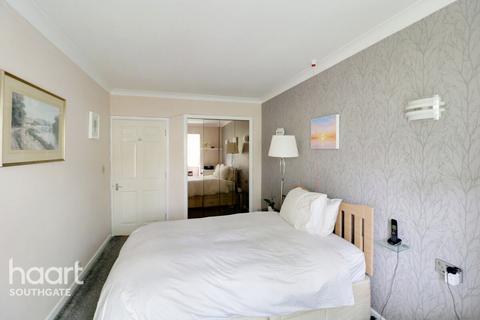 1 bedroom retirement property for sale, Avenue Road, London