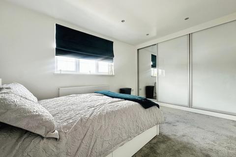 3 bedroom semi-detached bungalow to rent, Malling Road Snodland ME6