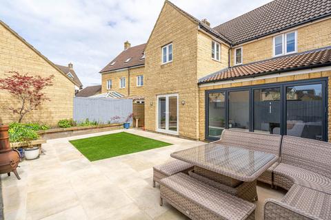 4 bedroom detached house for sale, Avenue De Gien, Malmesbury