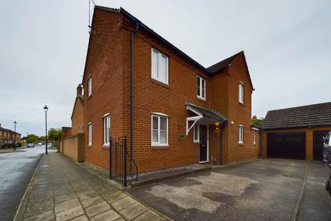 4 bedroom detached house for sale, Fairford Leys Way, Aylesbury HP19