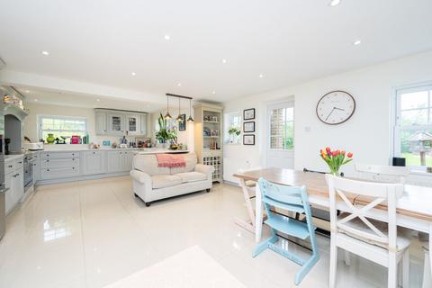 Middle Barn Lyons Road, Slinfold, Horsham, RH13 0QT