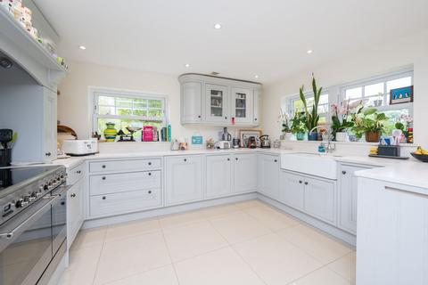 Middle Barn Lyons Road, Slinfold, Horsham, RH13 0QT
