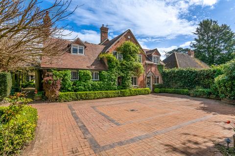 5 bedroom detached house for sale, Church Road, Sherbourne, Warwickshire. CV35 8AN