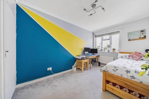 3 bedroom flat for sale, Rollscourt Avenue, Herne Hill