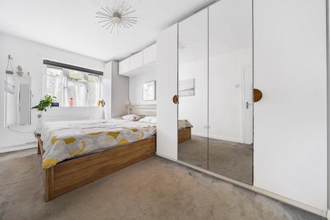 3 bedroom flat for sale, Rollscourt Avenue, Herne Hill