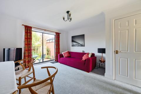 35 Oswald Close, Fetcham, Leatherhead, KT22 9UA