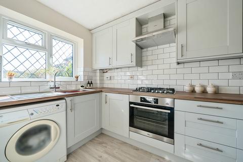 35 Oswald Close, Fetcham, Leatherhead, KT22 9UA