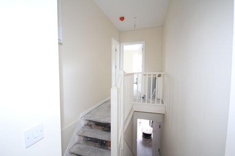 2 bedroom flat to rent, New Broadway, Uxbridge, UB10
