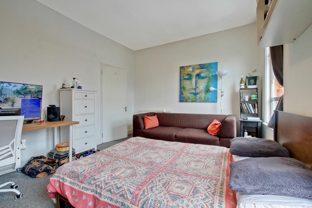 2 bedroom flat in London NW2
