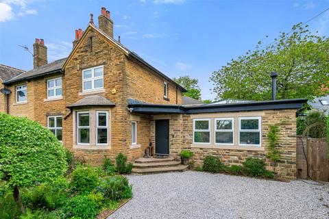 4 Ackworth Drive, Yeadon, Leeds, LS19 7BR