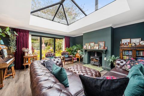 4 Ackworth Drive, Yeadon, Leeds, LS19 7BR