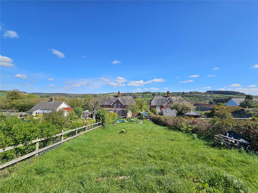 Durweston, Blandford Forum, Dorset, DT11 3 bed semidetached house for