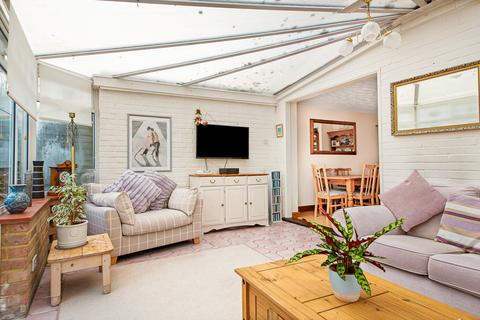 5 Broome Close, Headley, Epsom, KT18 6LW