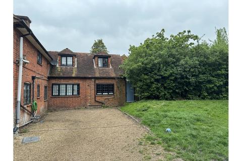 2 bedroom semi-detached house to rent, Guildford GU4