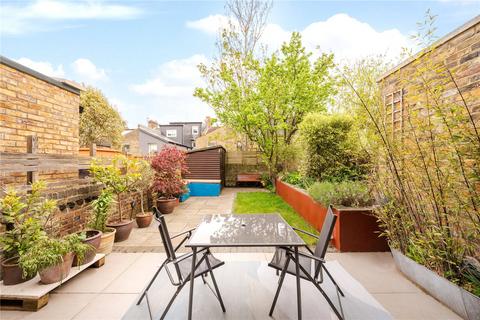 4 bedroom terraced house to rent, Purves Road, London, NW10