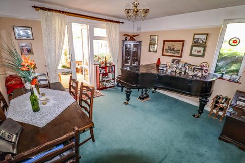 4 bedroom property for sale, Church Road, Hayling Island