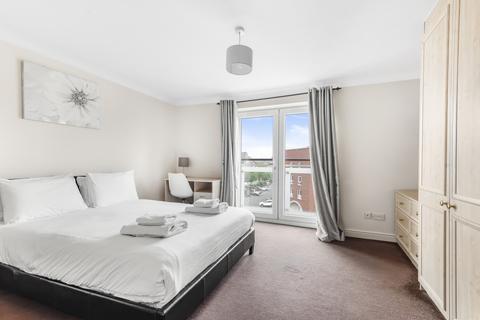 2 bedroom flat to rent, Woodland Crescent London SE16