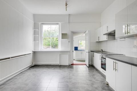 6 bedroom terraced house to rent, Bickerton Road, Archway, N19