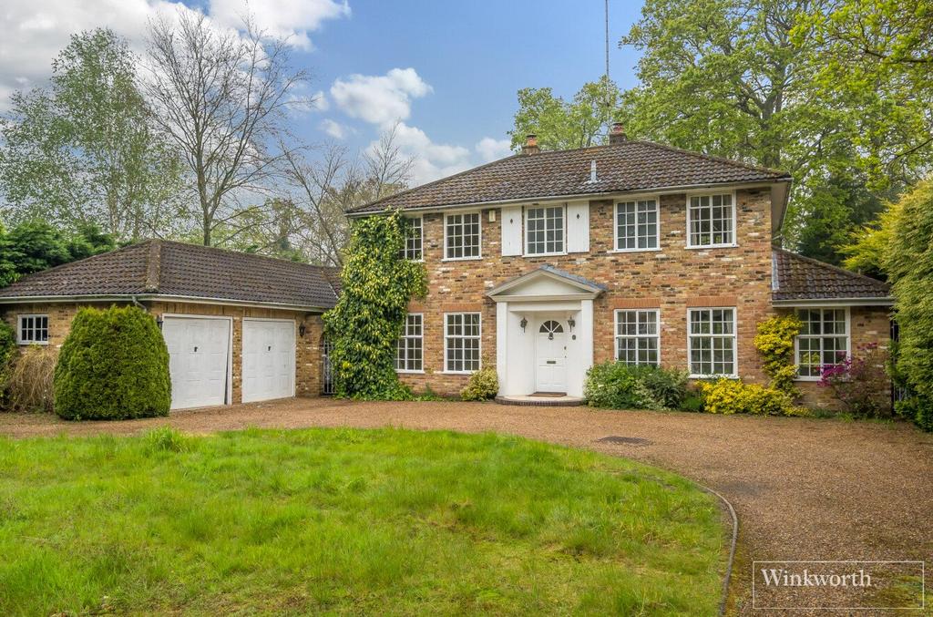 Pinecote Drive, Sunningdale... 4 bed detached house £3,750 pcm (£865 pw)