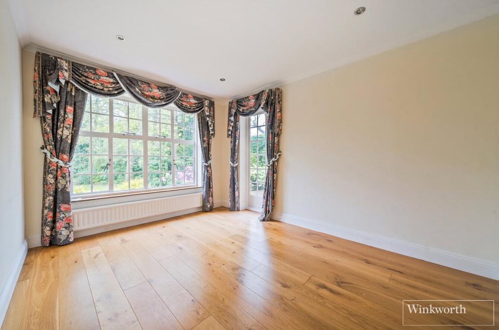Pinecote Drive, Sunningdale... 4 bed detached house £3,750 pcm (£865 pw)