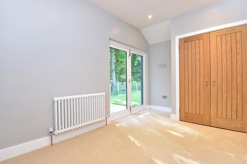 1 bedroom detached house to rent, Farnham, Surrey GU10