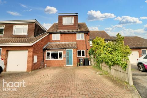 4 bedroom terraced house for sale, Stratford Way, Bedford