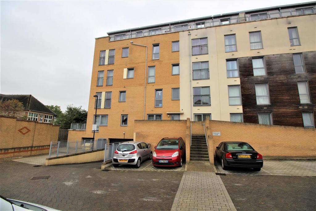 Domus Court, Edgware HA8 1 bed apartment £1,350 pcm (£312 pw)