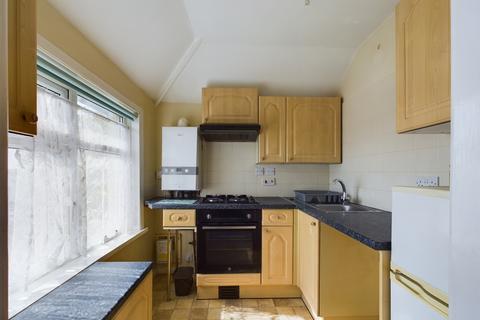 2 bedroom flat to rent, Barton Hill Road Torquay