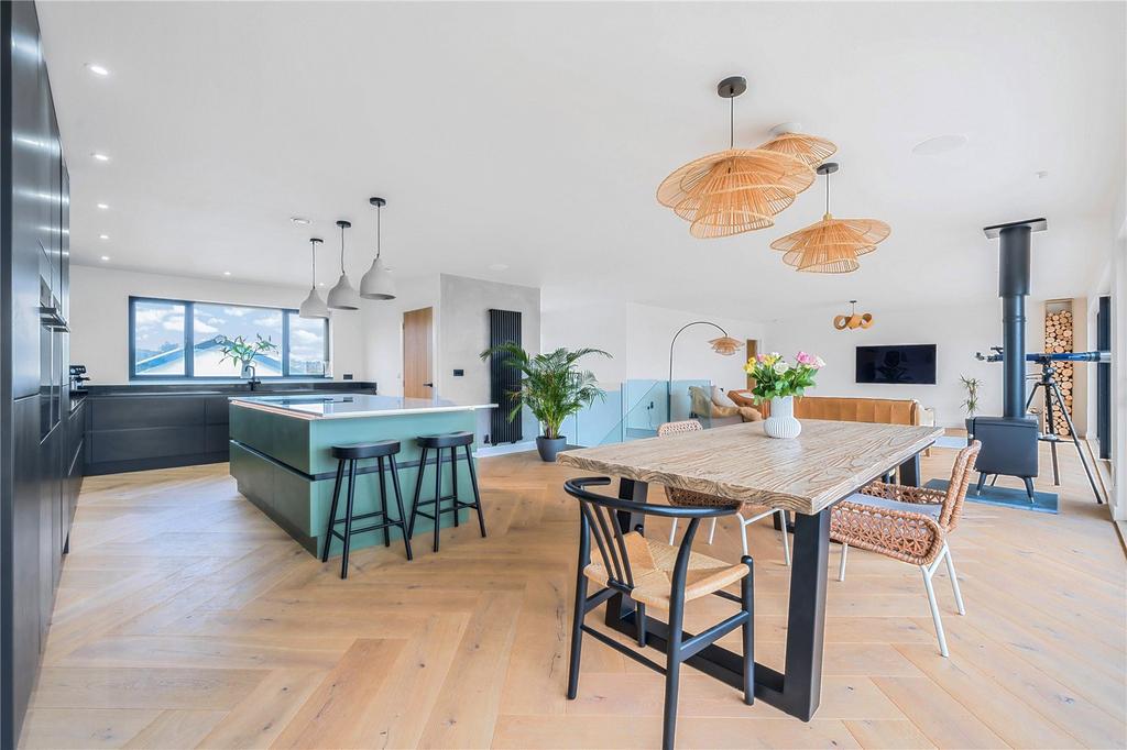 Kitchen/Dining Area