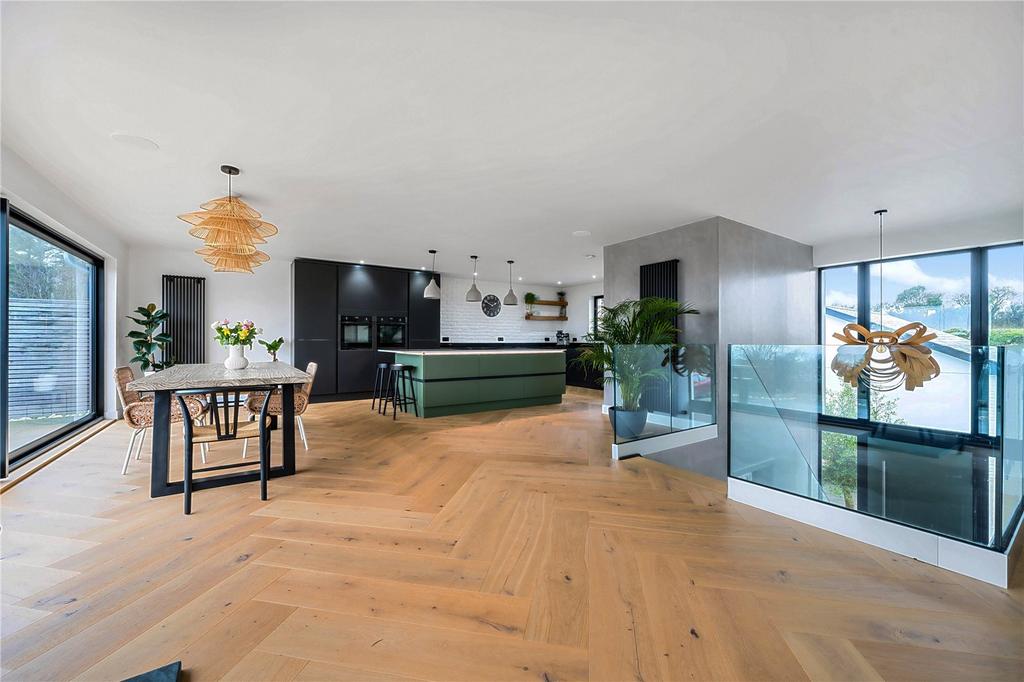 Kitchen/Dining Area