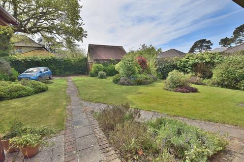 5 bedroom detached house for sale, Pond Close, New Milton, Hampshire. BH25 5JH